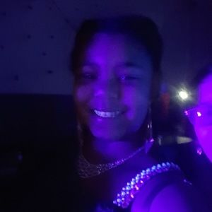 Meet your Posher, Antonia